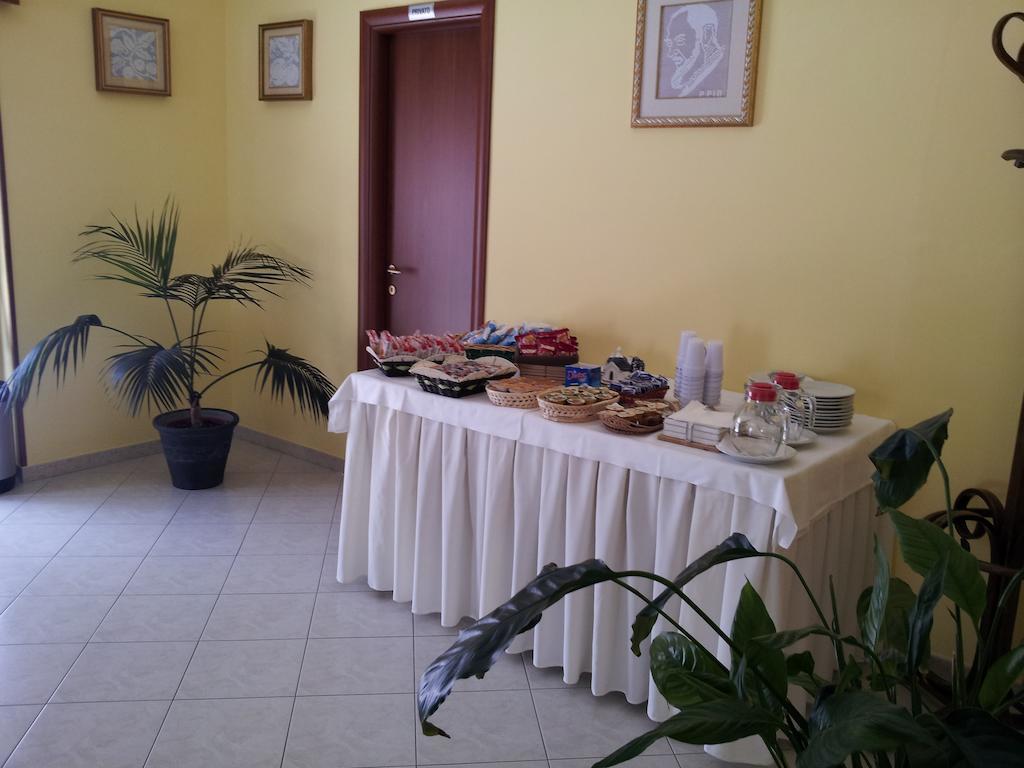 Holiday B&B Vico Del Gargano Buitenkant foto