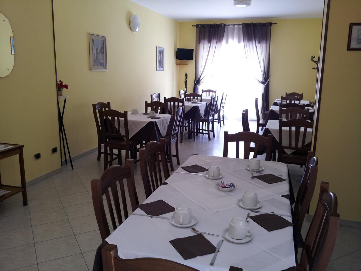 Holiday B&B Vico Del Gargano Buitenkant foto