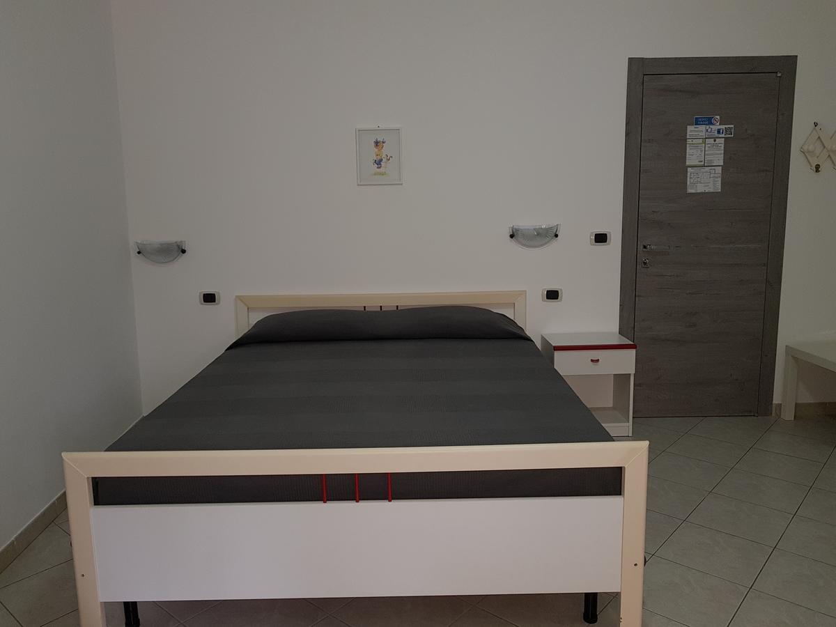 Holiday B&B Vico Del Gargano Buitenkant foto