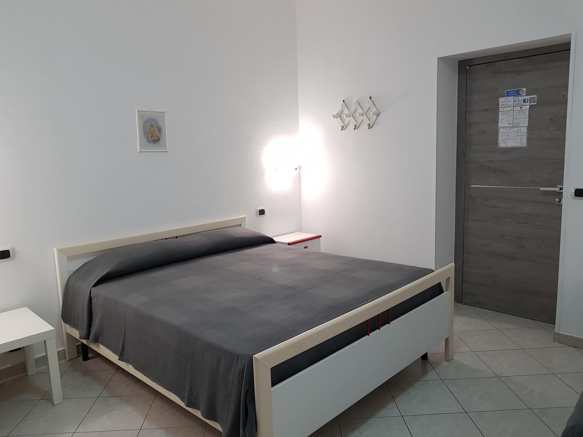Holiday B&B Vico Del Gargano Buitenkant foto