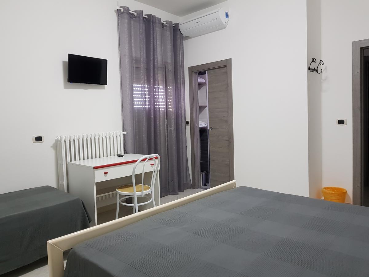 Holiday B&B Vico Del Gargano Buitenkant foto