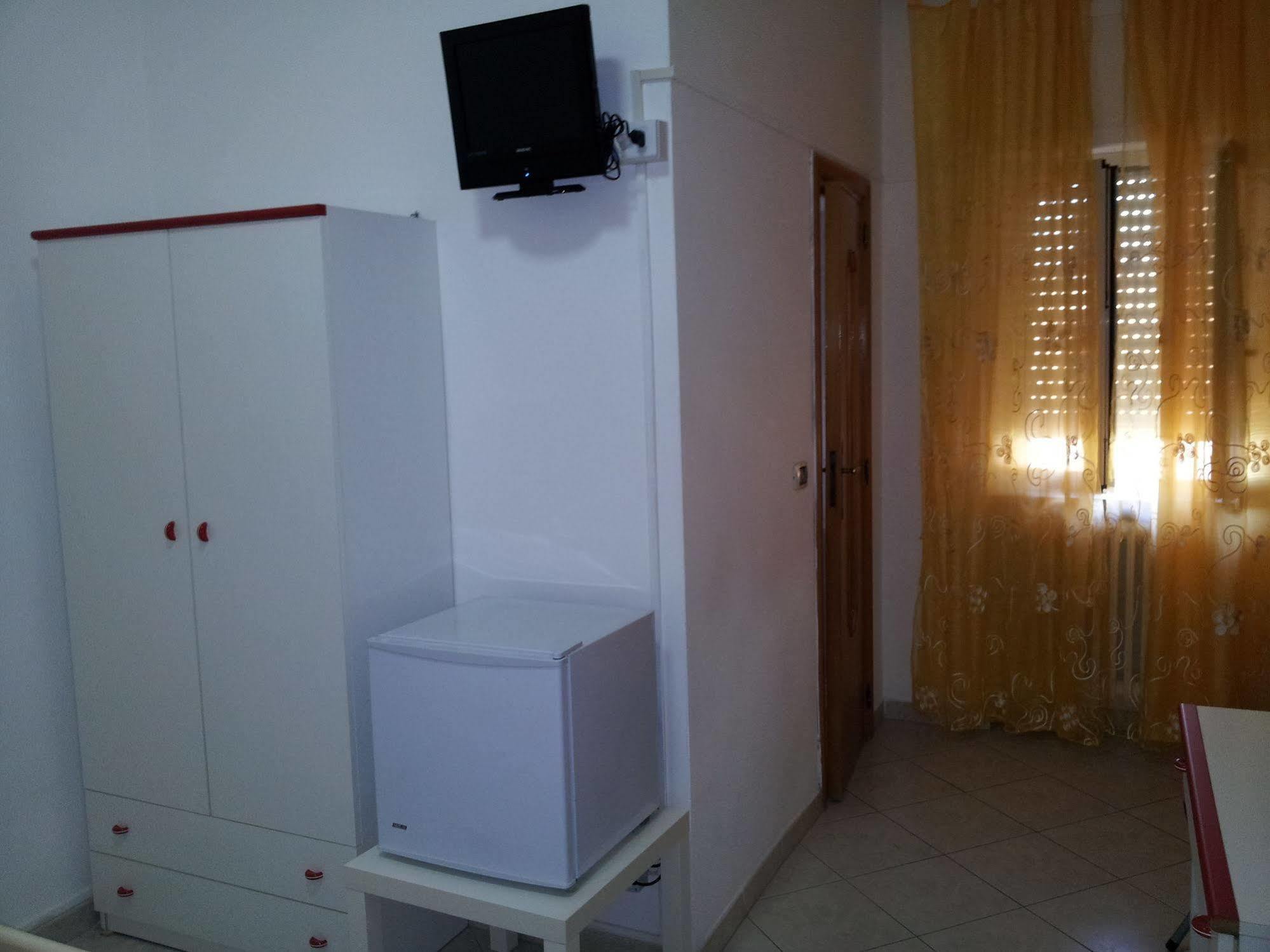 Holiday B&B Vico Del Gargano Buitenkant foto