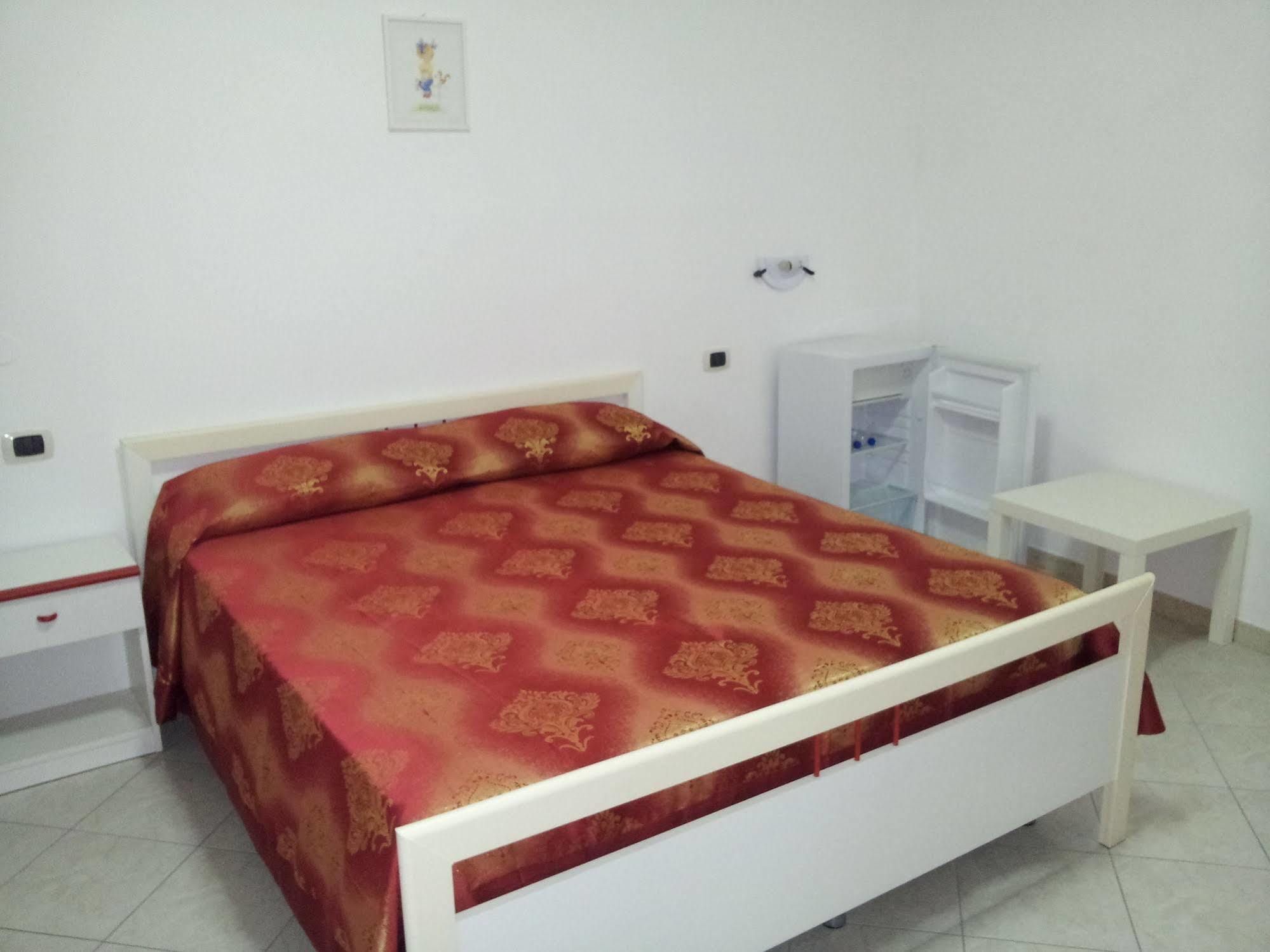 Holiday B&B Vico Del Gargano Buitenkant foto